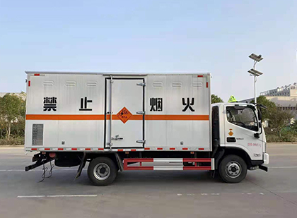 海伦爆破器材运输车